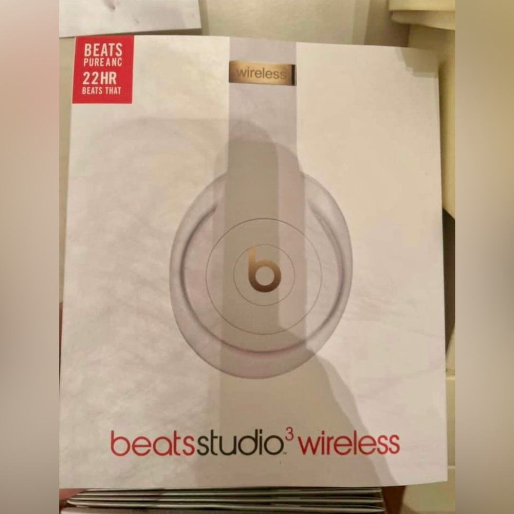Beats by Dr. dre studio3 wireless headphones